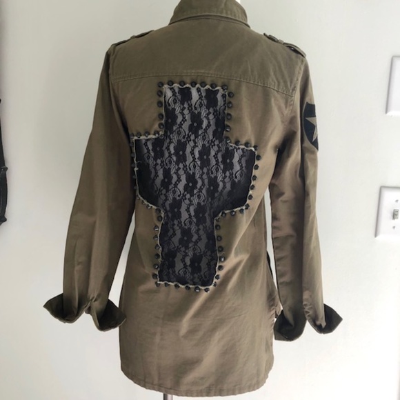 Forever 21 Army Green Shirt/Jacket Black Lace Cross Cut Out - Picture 3 of 11